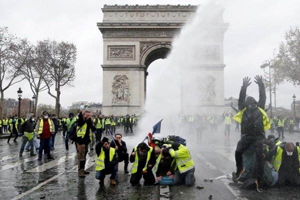 Bagaimana Yellow Vests Meninggalkan ‘Indelible Mark’ pada Politik Perancis